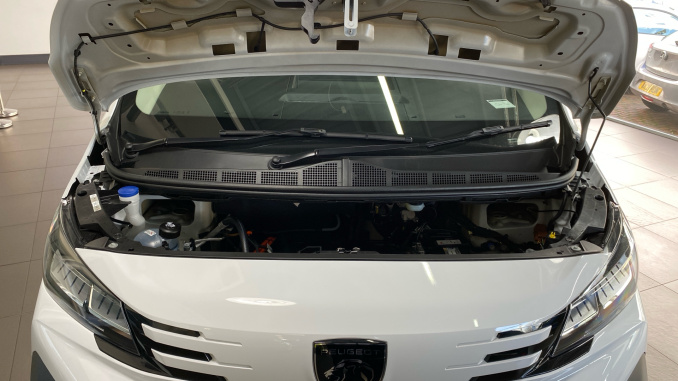 Peugeot Expert E-Standard 1000 100kW 75kWh Professional Premium + Van Auto - Image 8